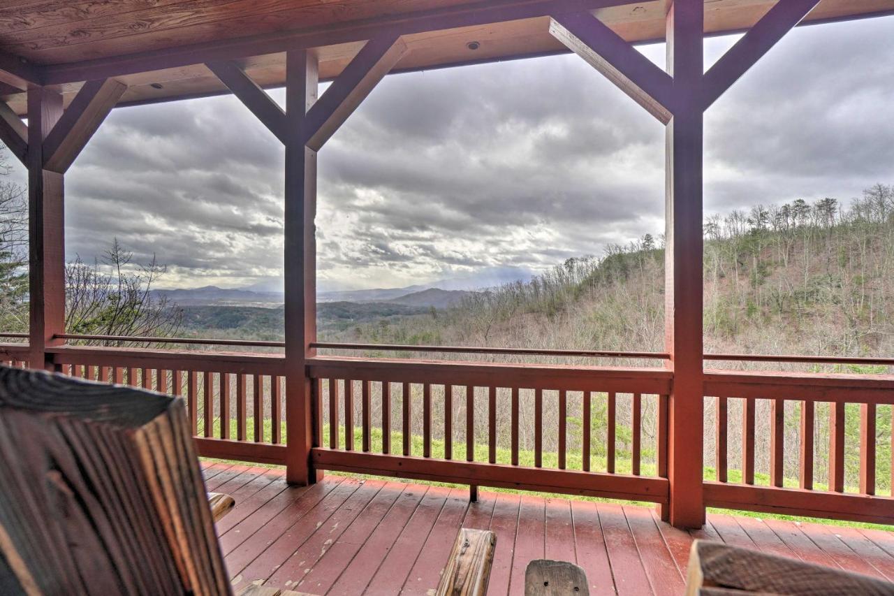 Sevierville Cabin With Outdoor Kitchen And Hot Tub! Exterior photo