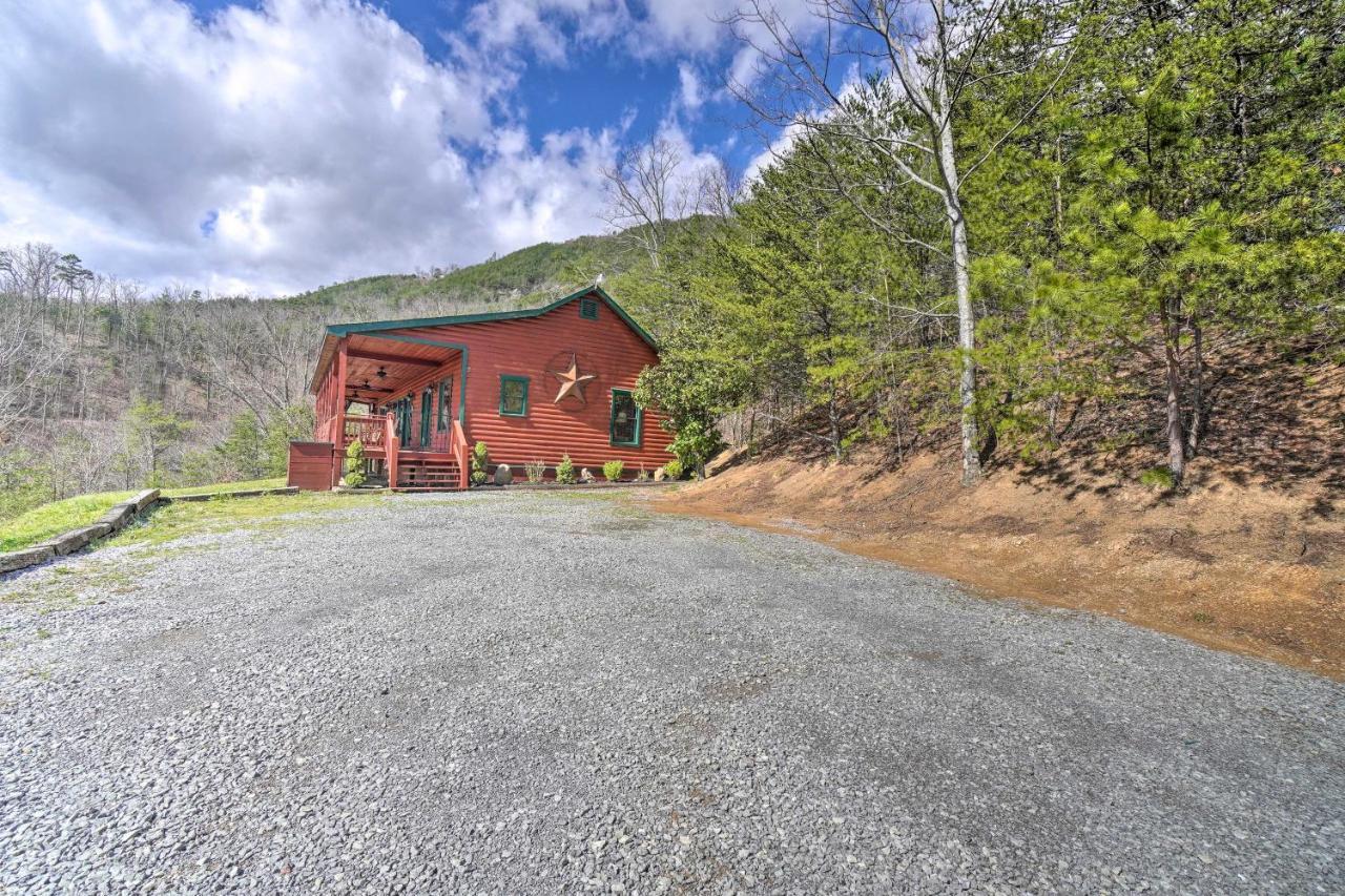 Sevierville Cabin With Outdoor Kitchen And Hot Tub! Exterior photo